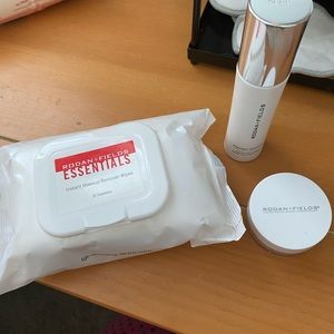 Rodan and Fields bundle WIPES GONE BUT ADD BRUSH